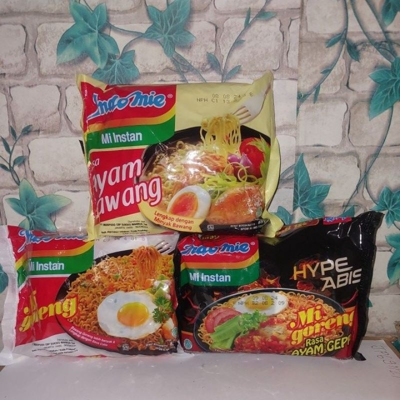 

indomie ayam bawang,mie goreng,dan mi goreng rasa ayam geprek