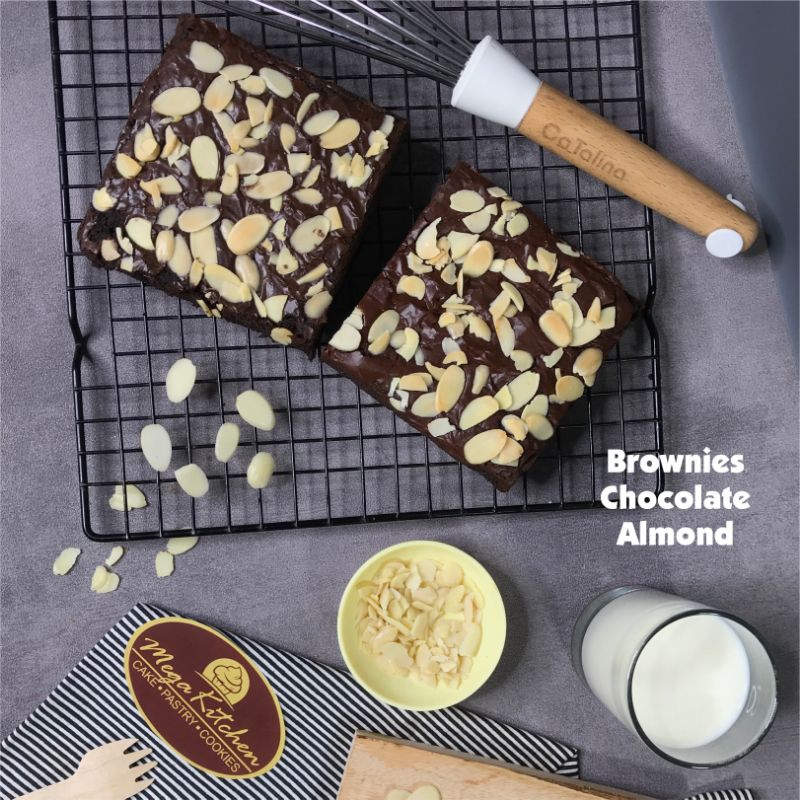 

Fudgy Brownies Box by MEGAkitchen||brownies topping almond || fudgy brownies || hampers ||