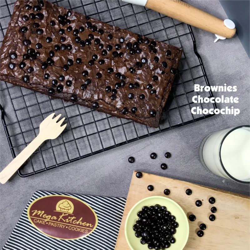 

Fudgy Brownies Box by MEGAkitchen||brownies topping chocochips || fudgy brownies || hampers ||
