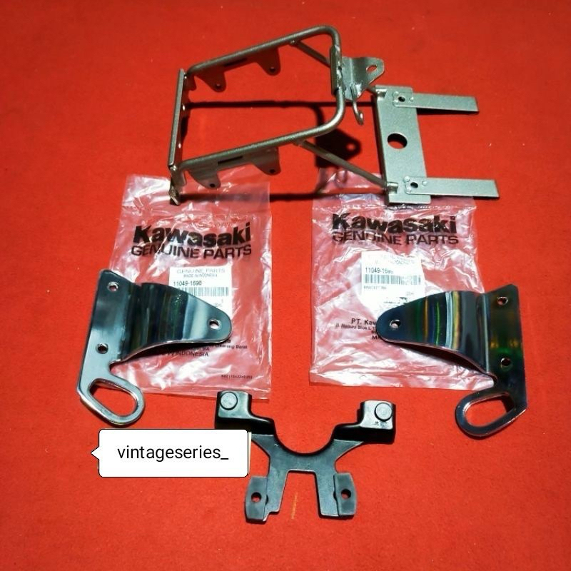 Breket Lampu Depan Ninja 150 R SS KGP 23062-1116 breket kupingan ninja Ss ORI original