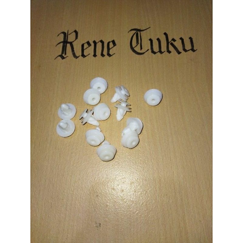 Clip harbord ertiga genuine part