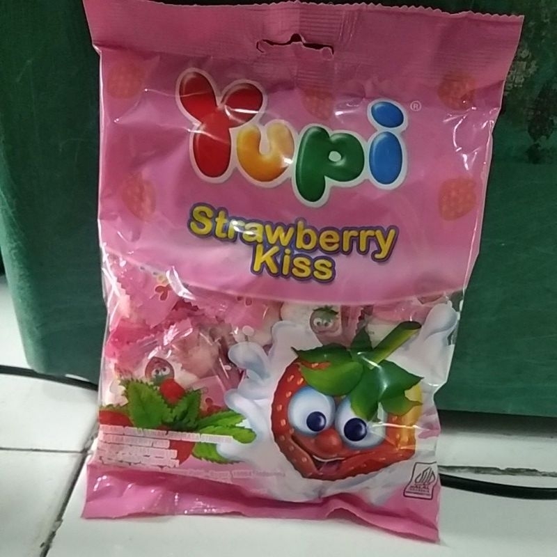 

Yupi Strawberry Kiss