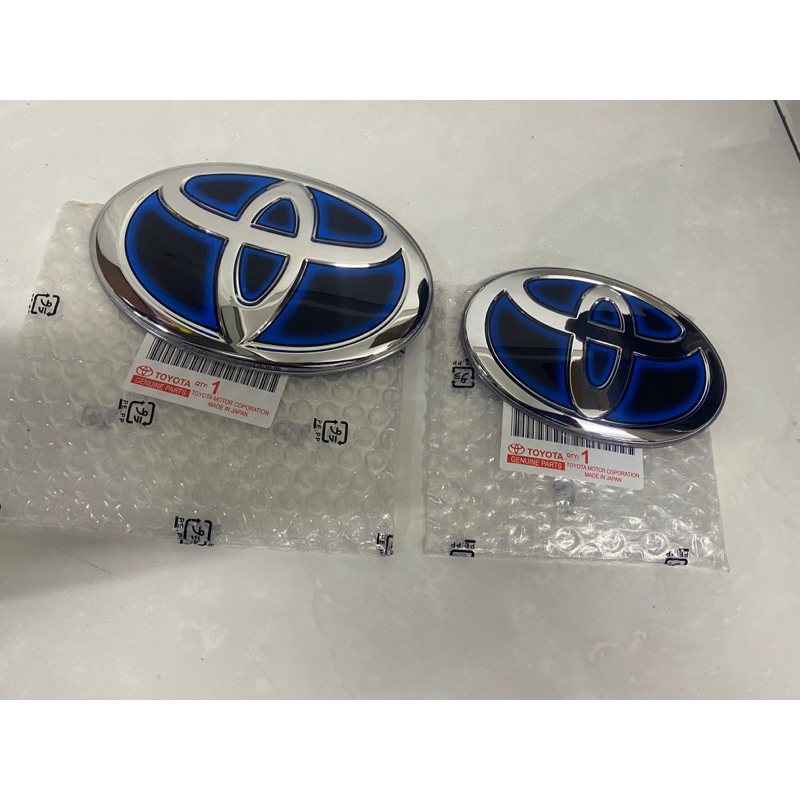 Emblem Hybrid logo Toyota Sienta JDM blue gradation glossy glass look
