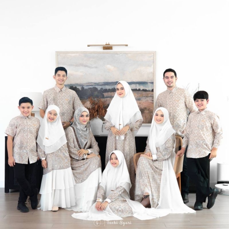 SARIMBIT CAHAYA CINTA BY TACHI SYARI