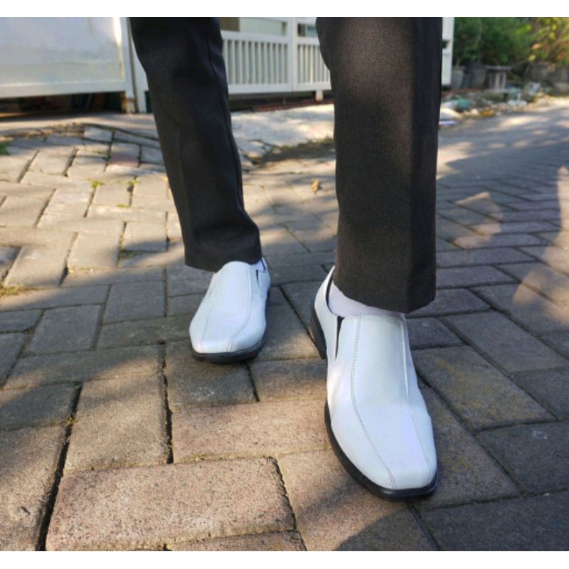 sepatu pantofel putih/sepatu formal putih/sepatu kerja putih pria