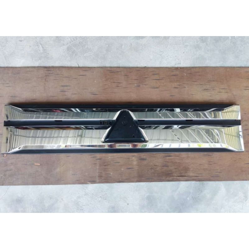 Grill Mitsubishi New L300