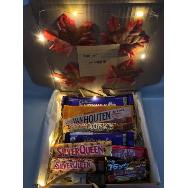 

Snackbox coklat LED edition / snackbox lampu / snackbox coklat edition / snackbox / hadiah wisuda /hadiah ulang tahun / hadiah sidang
