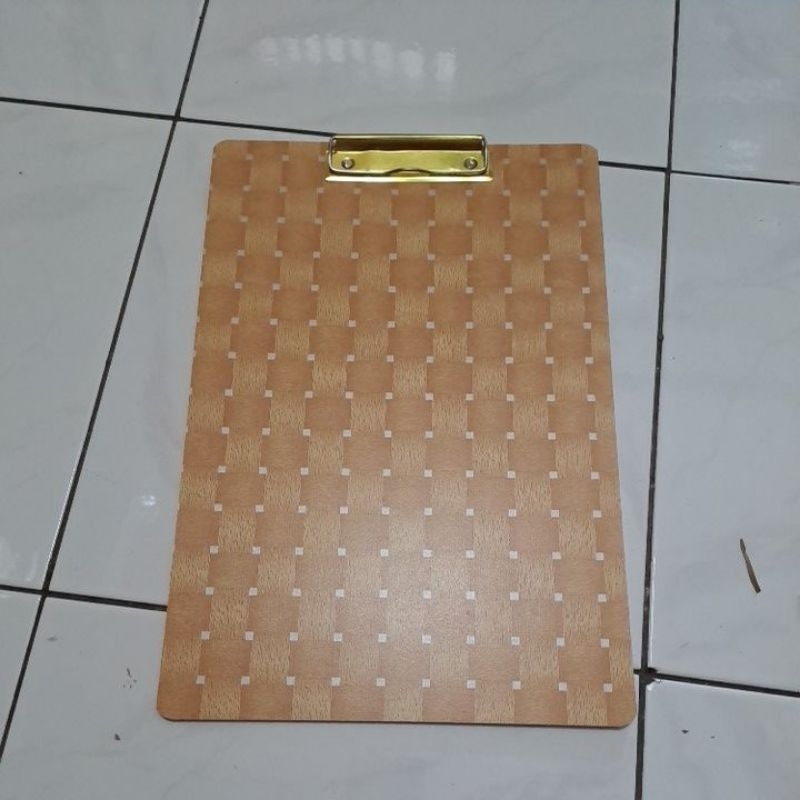

Clipboard Kayu Motif / Papan Jalan
