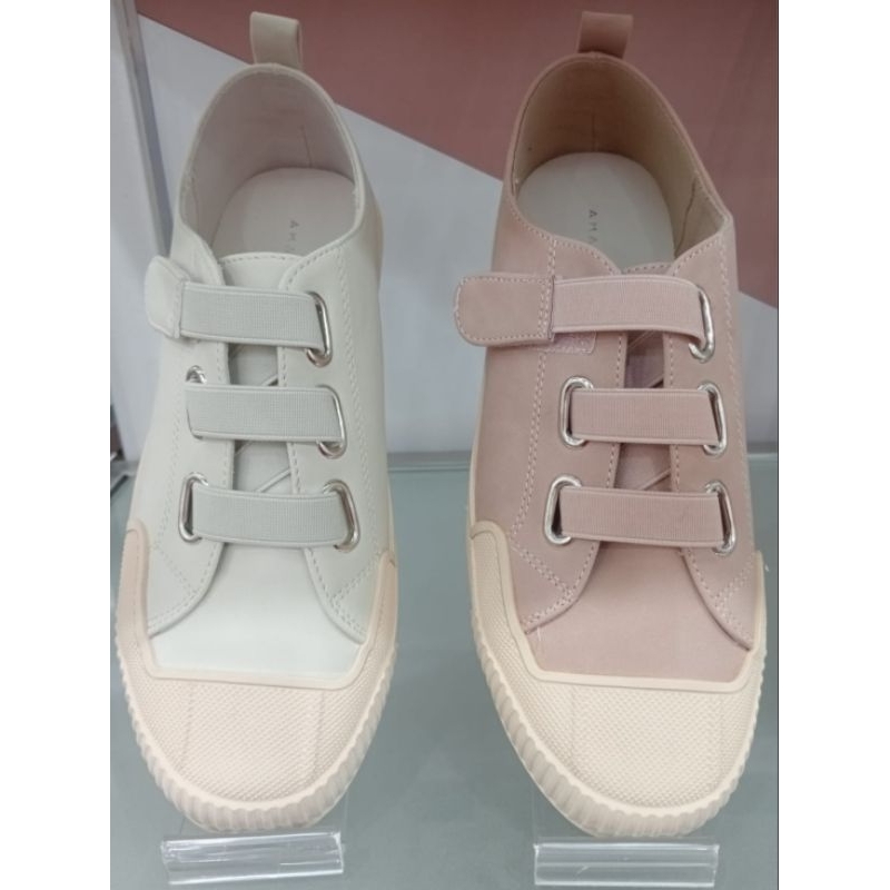 Sepatu casual Amanda Jane's