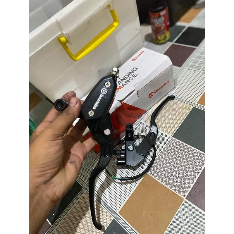 master rem brembo oval kanan kiri sudah ada dudukan spion set selang rem 75cm kualitas import
