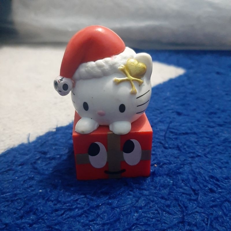 mainan / figure dikoleksi 2011 Hong Kong Tokidoki x Hello Kitty GIFT KITTY

