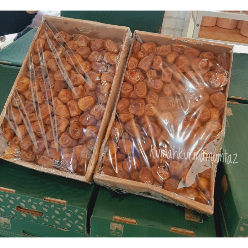 

KURMA SUKARI Kurma Basah 1 Dus isi 3kg