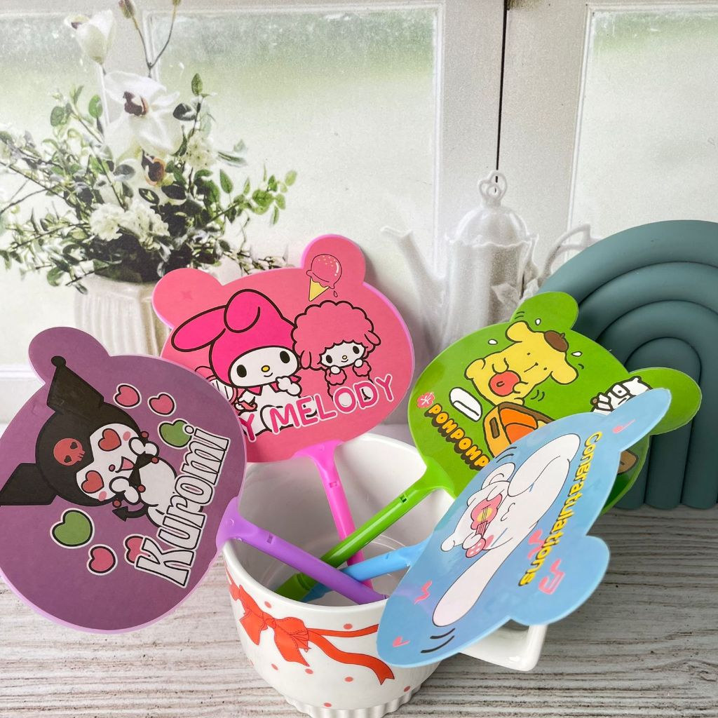 

PULPEN GEL KIPAS MINI KARAKTER SANRIO PURIN CINA MELODY KUROMI KODE PGK-1097