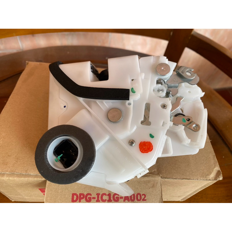 Door lock pintu depan kanan great xenia, grand new avanza/veloz tahun 2015,2016,2017,2018,2019