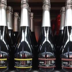 

J&W PREMIUM RED / WHITE GRAPE SPARKLING 750ml