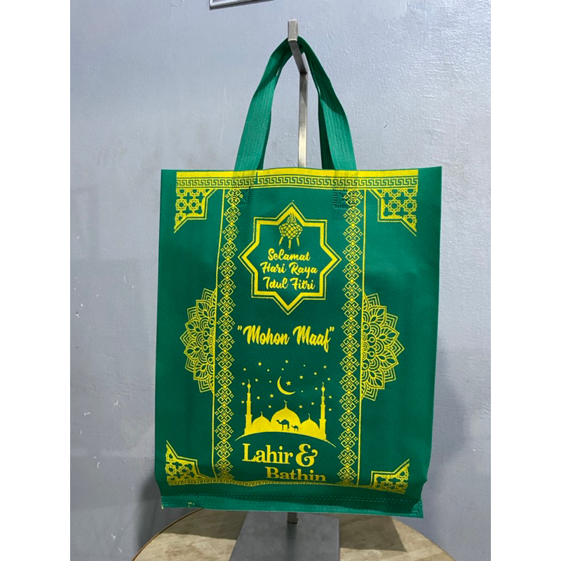 

(1 LUSIN = 12 PCS) READY STOCK TAS PARCEL LEBARAN IDUL FITRI 30x40x8 CM / TAS HAMPERS IDUL FITRI / GOODIEBAG IDUL FITRI / TAS BELANJA / TAS SPUNBOND / GOODIE BAG LEBARAN