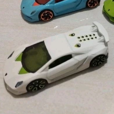 Hot Wheels Lamborghini Sesto Elemento Putih Loose dan hitam