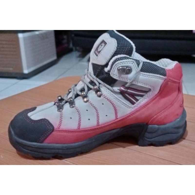 Sepatu gunung second original BLACKYAK size 39