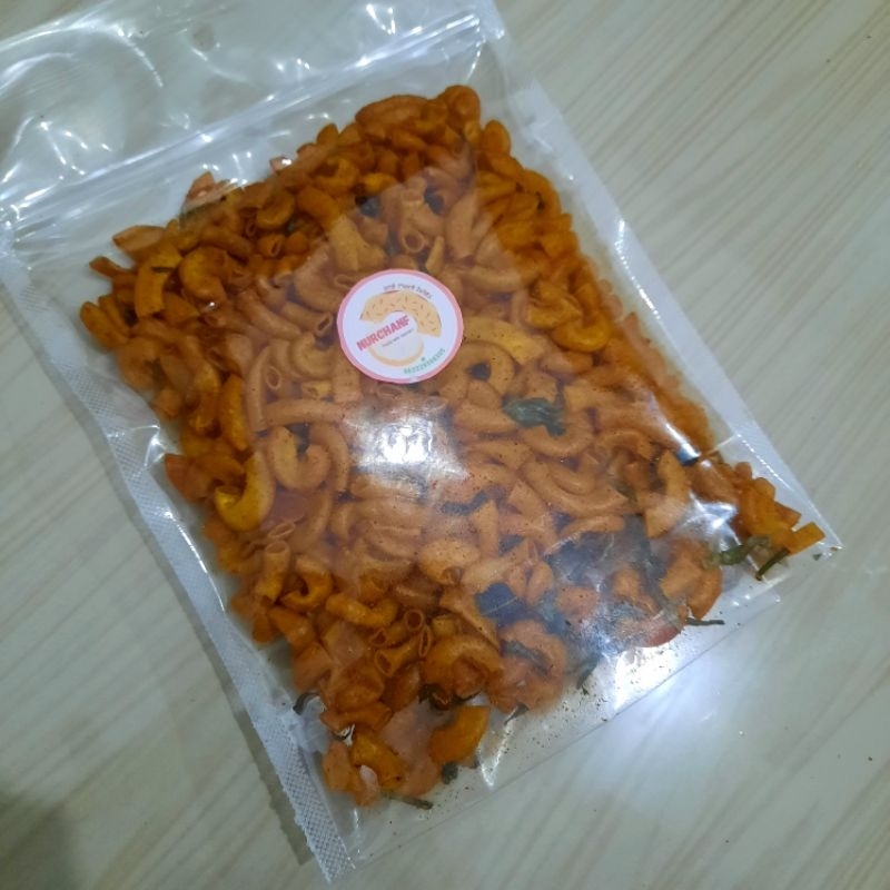 

Cemilan makaroni Bantet Pedas Daun Jeruk/balado/jagung manis/sapi panggang 50 gram Enak gurih kriuk