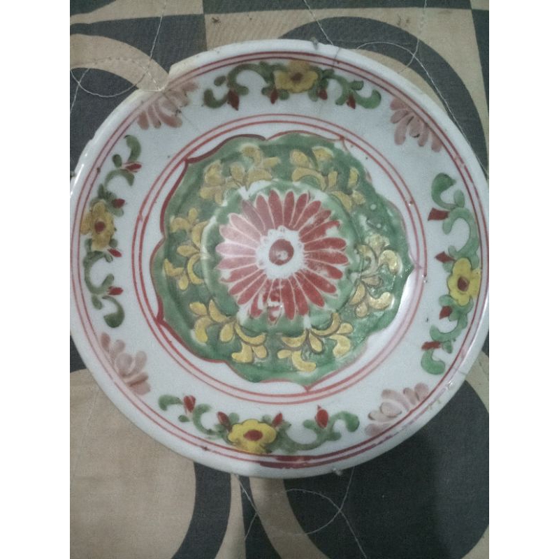 piring antik/kuno lotus