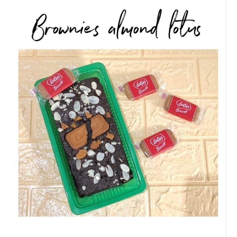 

Brownies Panggang Almond Lotus