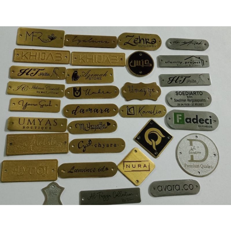 

LABEL NAMA PLAT HIJAB/ LABEL KERUDUNG PLAT STENLIS /KUNINGAN FREE DESAIN MINIMAL ORDER100pcs harga per 150 pcs