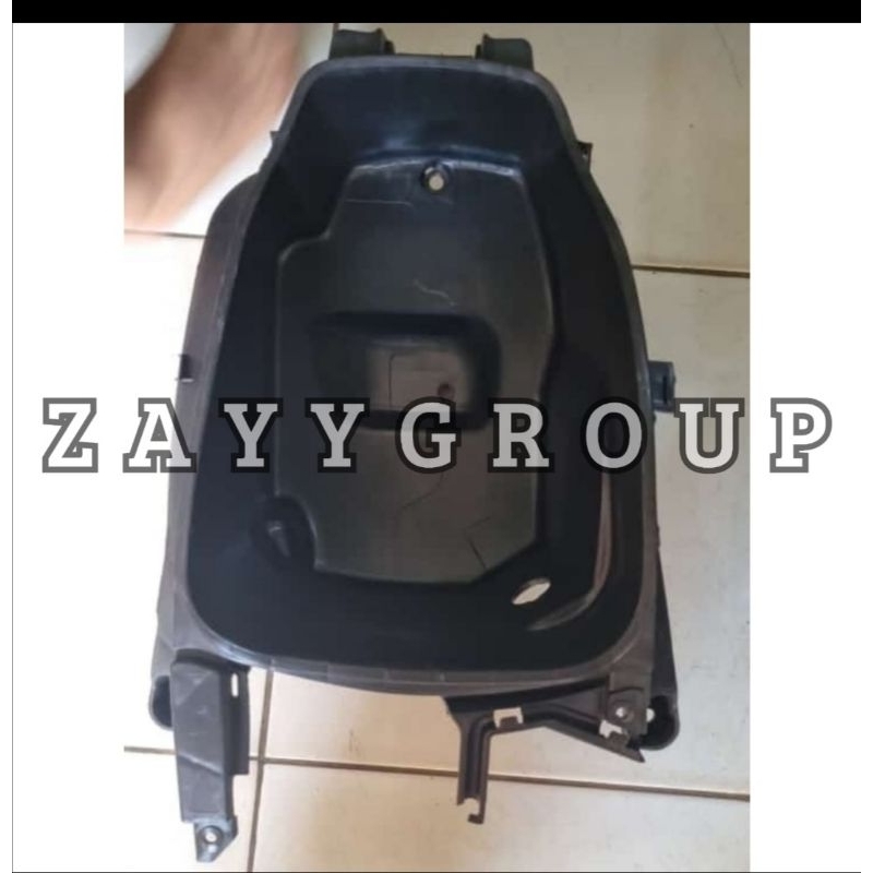 Cover Box Bagasi Helm Bagian Bawah Jok Motor Vario Techno 125 fi