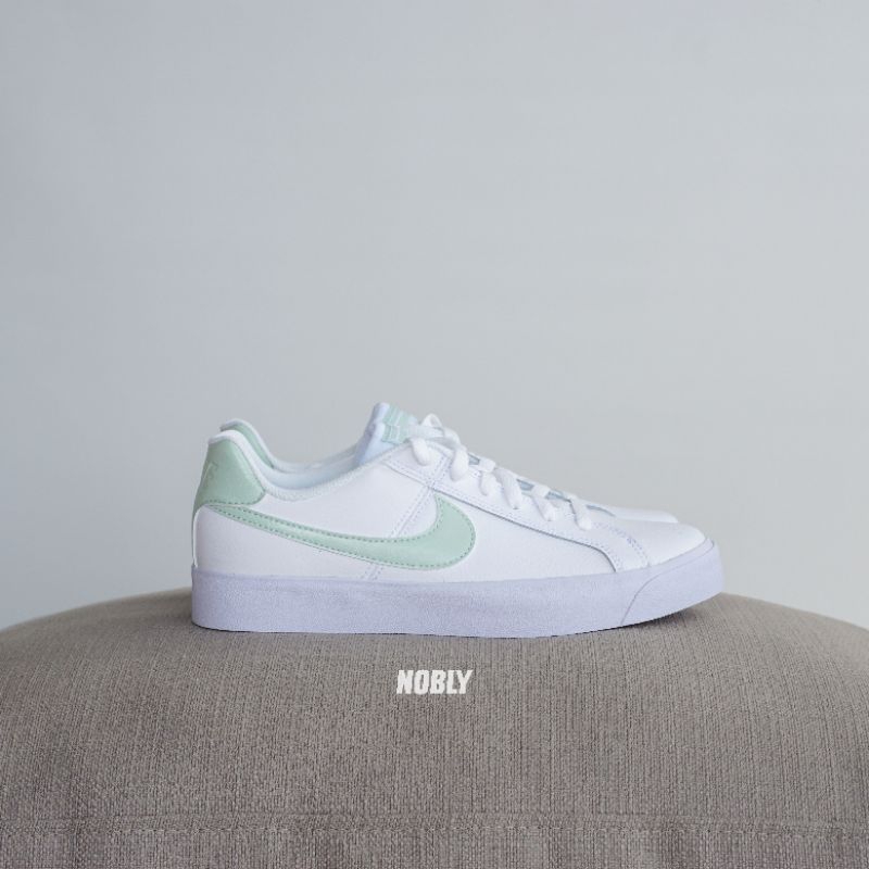 NIKE Women Court Royale AC - White