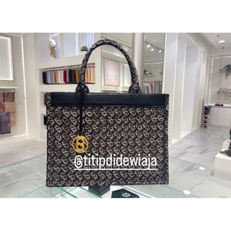 The Bimu Jacquard Tote Bag Buttonscarves