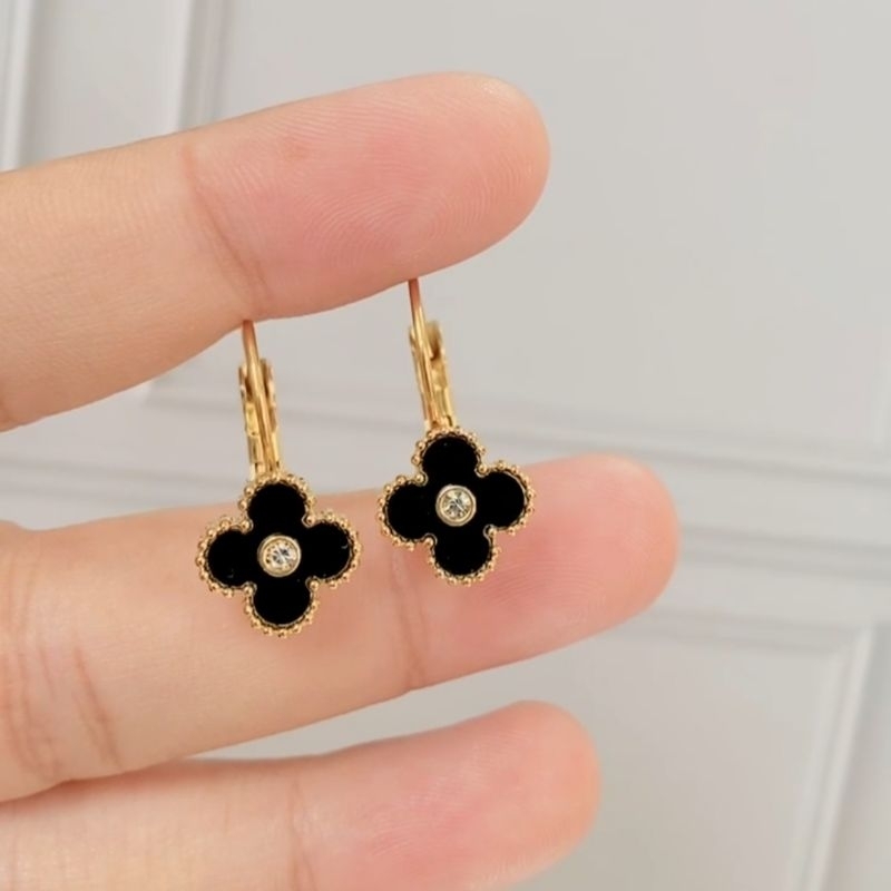 RinaXp- Anting Jepit Clover Bunga Hitam Permata Zircon Tengah Kecil Titanium Anti Karat Anting Fashi