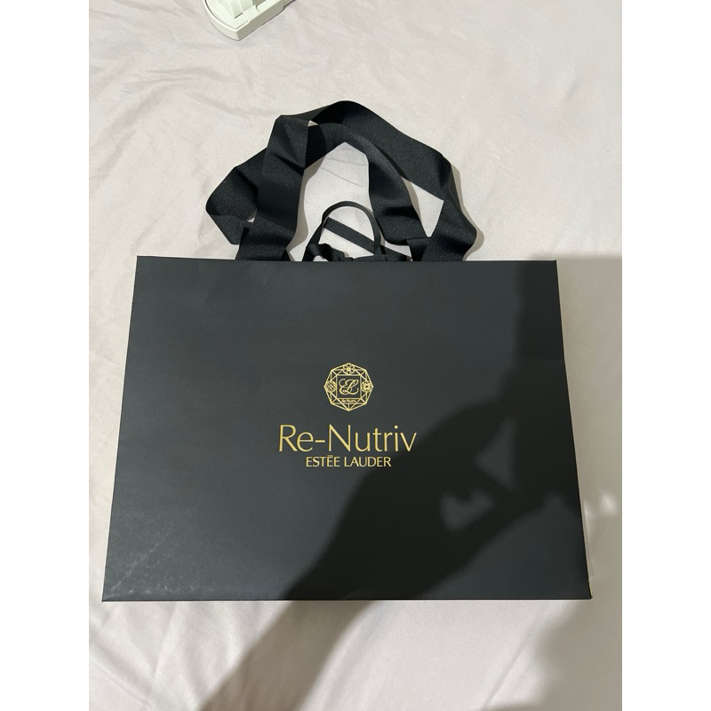 

PAPER BAG RE-NUTRIV ESTEE LAUDER