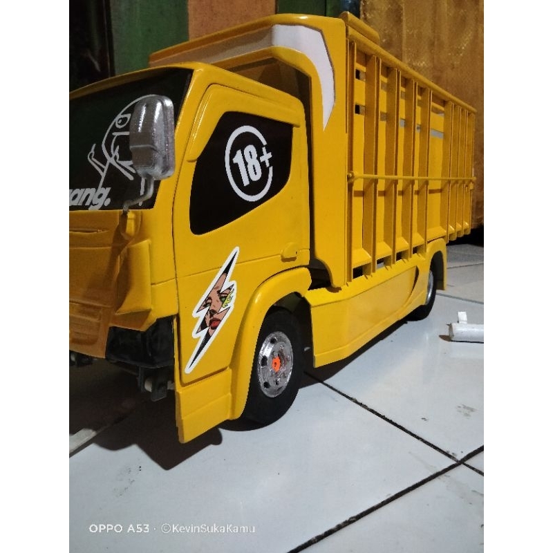 Miniatur Canter Truk Skala 12