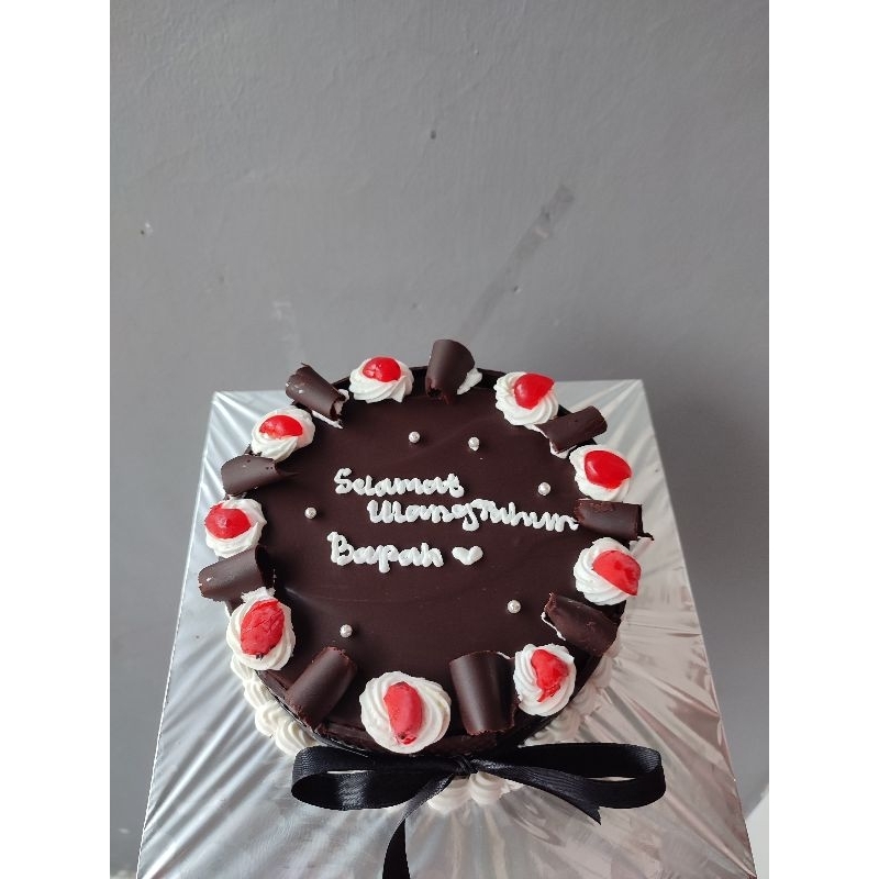 

birthday cake / kue ulang tahun / blackforest / tart / korean cake / full coklat