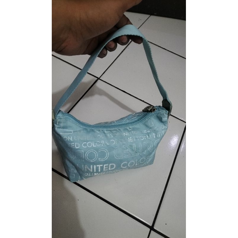 tas kecil brand benetton preloved ful tag dalam