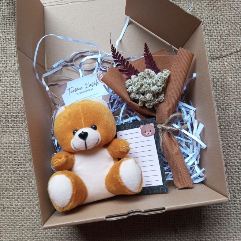 

hampers boneka dan kartu aesthetic/kado boneka/kado cewek/kado ultah/hampers ultah