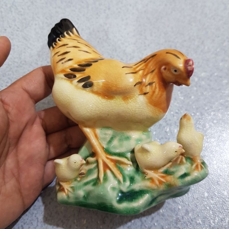 Patung keramik Ayam dan 3 anak ayam asli vintage jadul  item no 2
