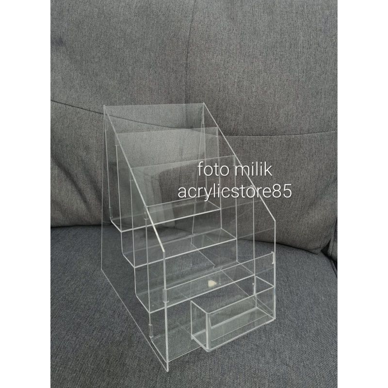 

Acrylic XT Tempat brosur A5, 4susun + kantong kartu nama (2mm)