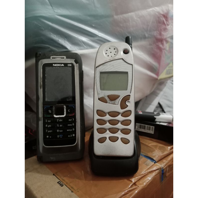 handphone Nokia E90 dan Nokia 5110
