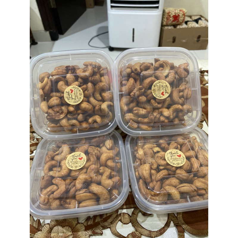 

kacang mede/mente matang utuh rasa gurih bawang 200gr