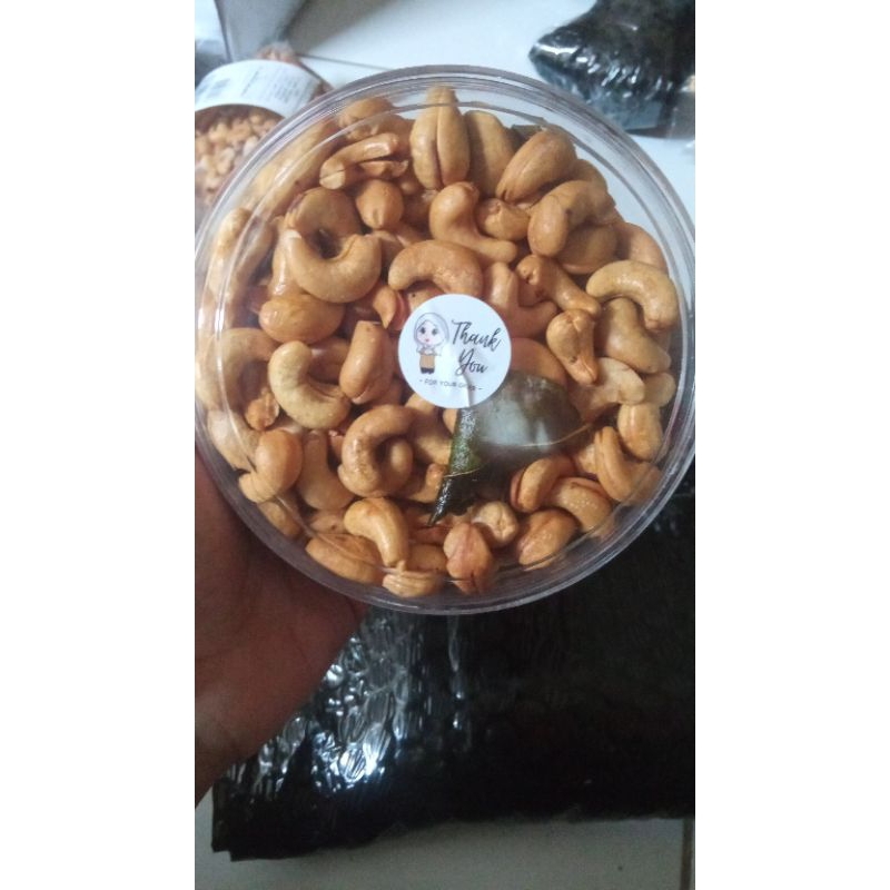 

kacang mede utuh 250gram