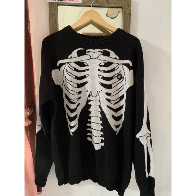 sweater/crewneck maternal disaster