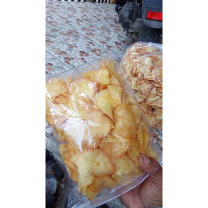 

keripik singkong kuning dan keripik pisang kepok kuning