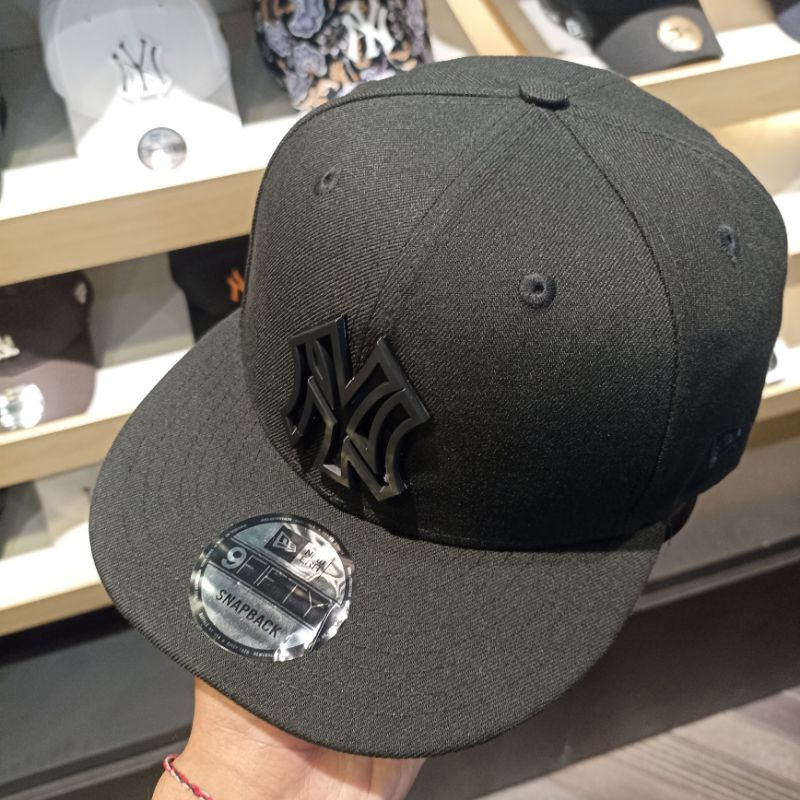 Topi New Era Snapback Metal Logo