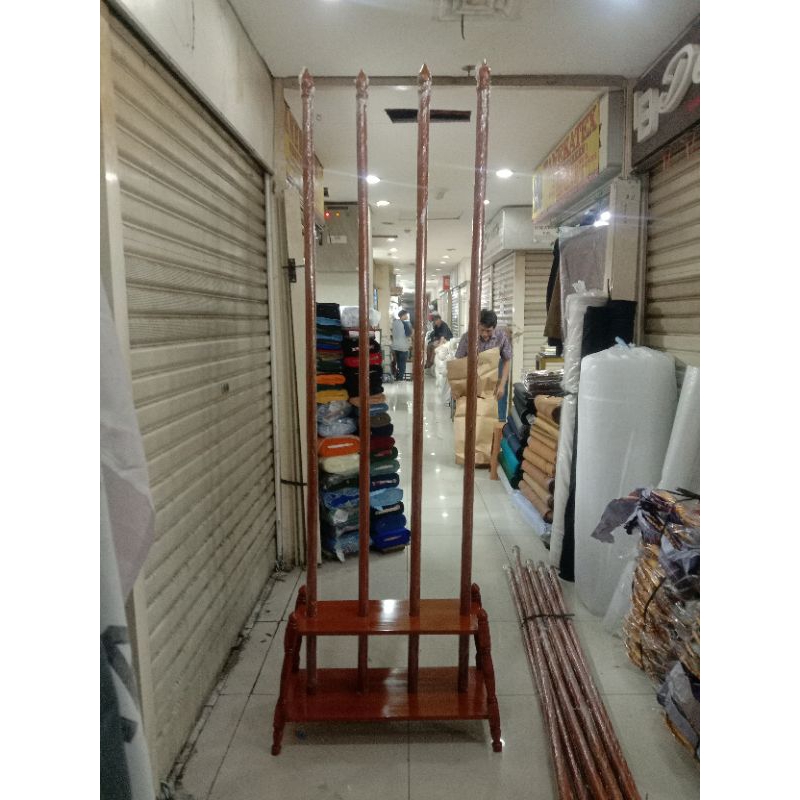 tiang pataka atau tiang bendera ruangan lobang 4