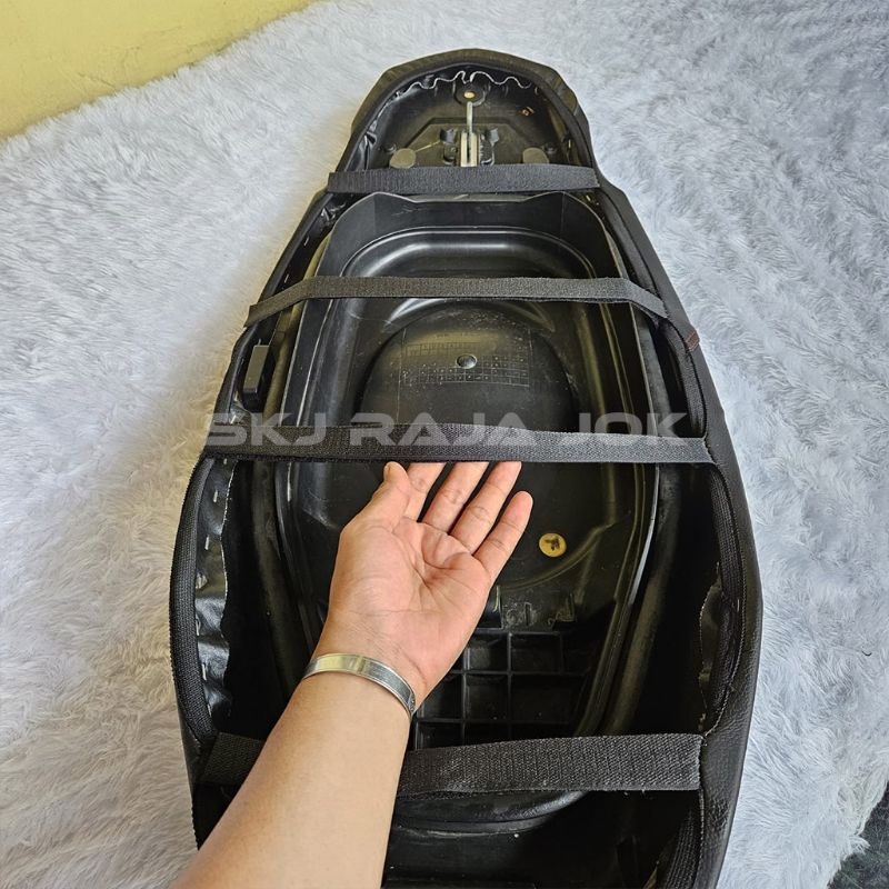 HJK Cover Jok Motor Model Pelindung Jok Motor (PAKAI KARET) VARIO, BEAT, SCOOPY, NMAX, PCX, AEROX,