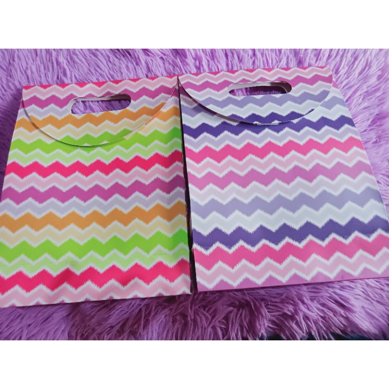 

Pembungkus Kado || Paperbag || Tas Kado