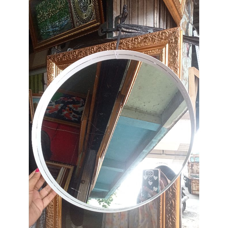 Cermin Bulat Besar