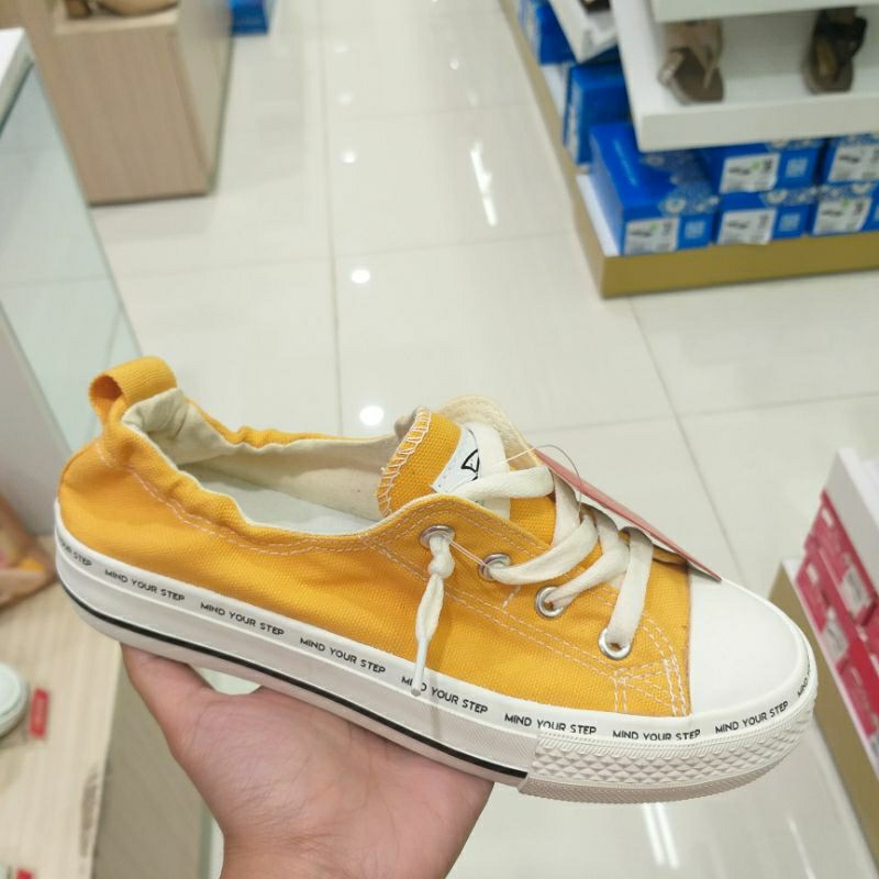 CARDINAL Sepatu Sneakers Wanita Slip On Kanvas Keren Orignal Brand Matahari