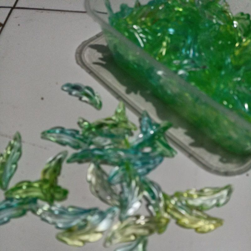 daun akrilik bahan bunga