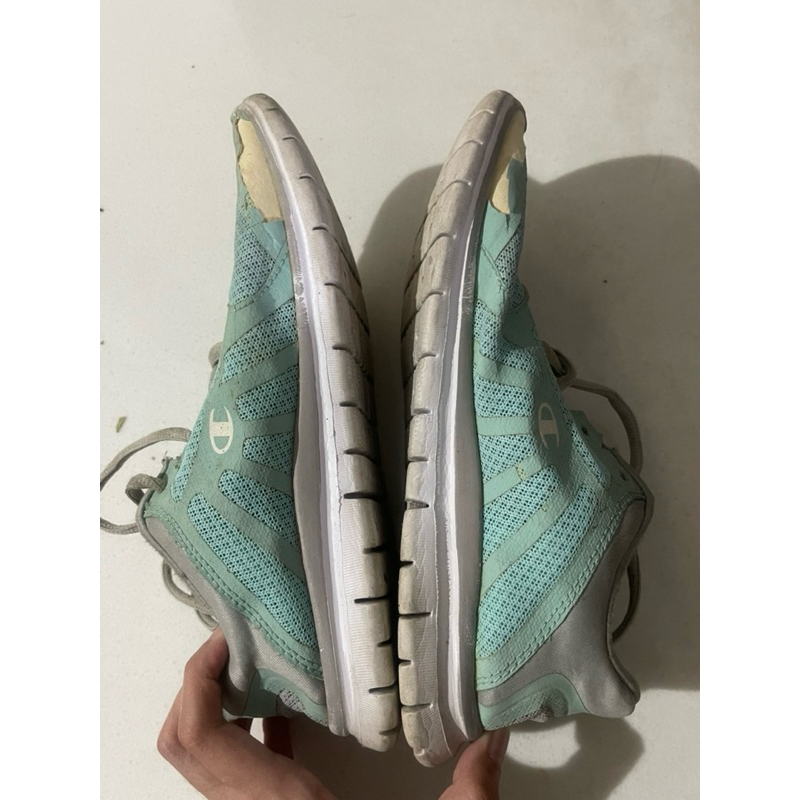 Preloved Sepatu Olahraga Champion